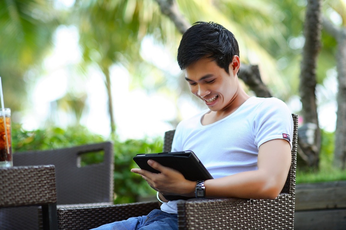 nên mua bảo hiểm trực tiếp hay qua tư vấn viên?